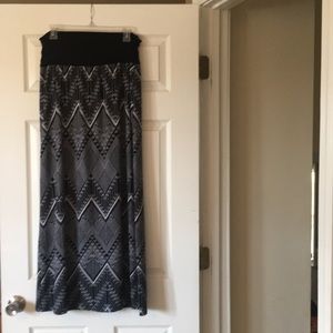 Black and white patterned skirt size large